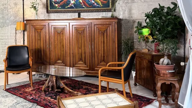 Vintage-Set mit Kommode, Teppich und Gemälde bei qre8.studio in Berlin-Wilmersdorf